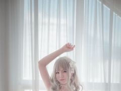 Yoko宅夏《白色丝质连衣裙》 [萝莉COS] 写真集 (26P)