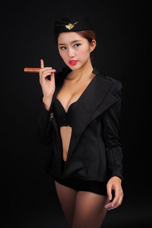 美图欣赏-38张美女黑色情趣私房棚拍写真RAW原片NEF格式修图练习素材(3)