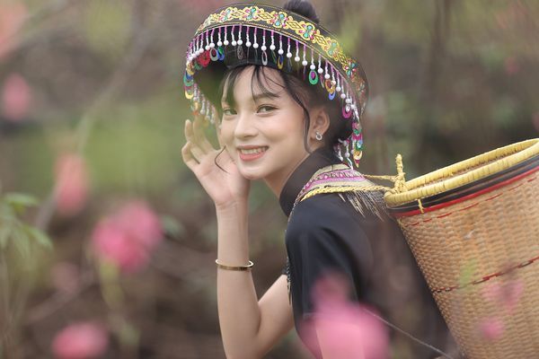 美图欣赏-10张少女民族清丽少女拍摄写真RAW原图CR2原片(4)